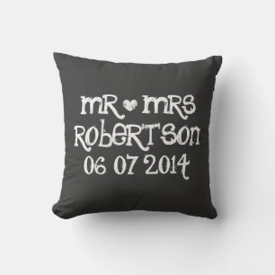 El Sr. y la Sra. boda tira almohadas