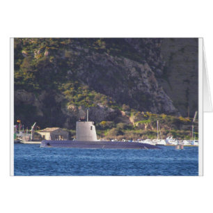 El submarino al mar.