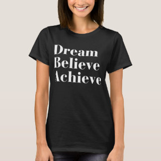 El sueño cree alcanza la camiseta gráfica