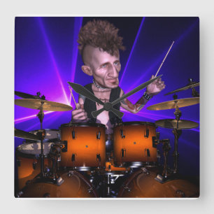 El teclear con el reloj de pared cuadrado de los