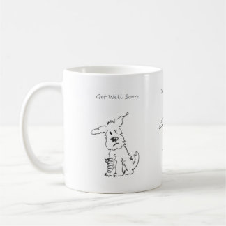 El terrier lindo consigue pronto la taza bien