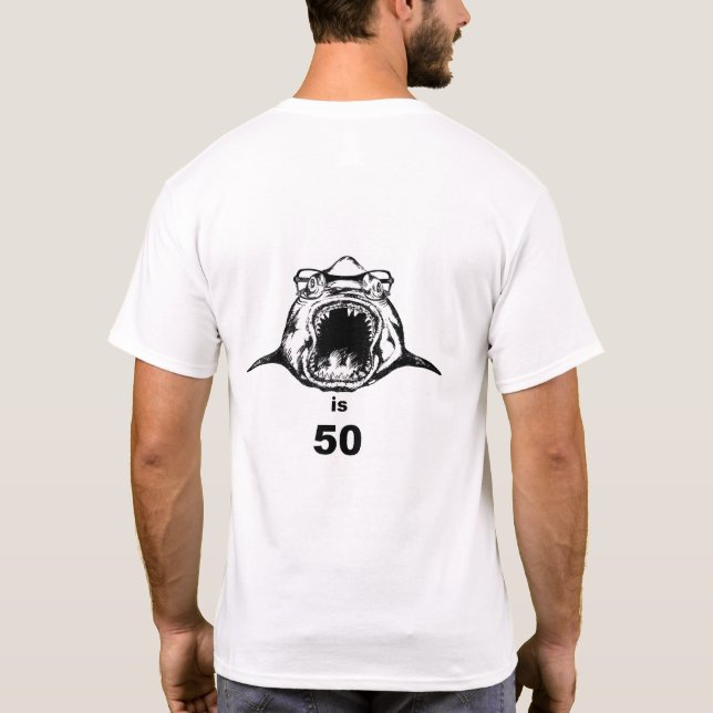 El tiburón cumple 50 años de camiseta (Reverso)