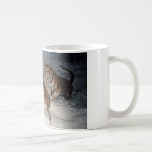 El tigre persigue a la taza de café de ciervo