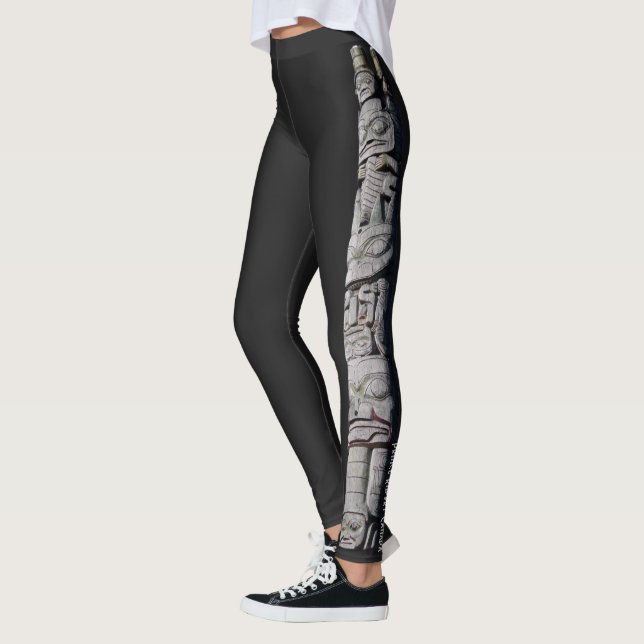 El tótem pole pants Leggings de arte nativo femeni (Izquierda)