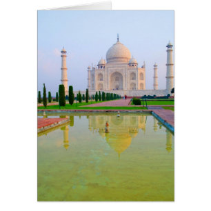 El tranquilo y pacífico Taj Mahal famoso en el mun