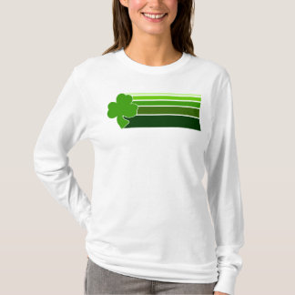 El trébol alinea la camiseta