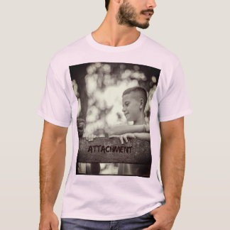 Él usa una camisa blanca crujiente en la oficina t