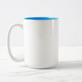 El viejo empollón revisa la taza grande del