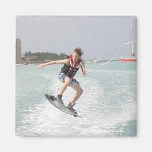 El Wakeboarder que salta el imán cuadrado
