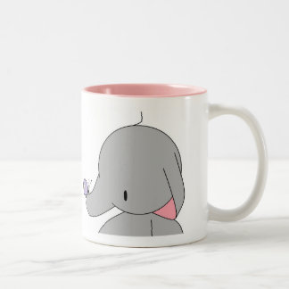 elefante con la taza de la mariposa