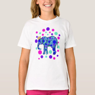 Elefante coronado con camiseta del Chica de los pu