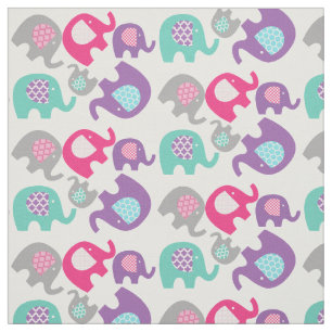 Elefantes brillantes en la tela blanca