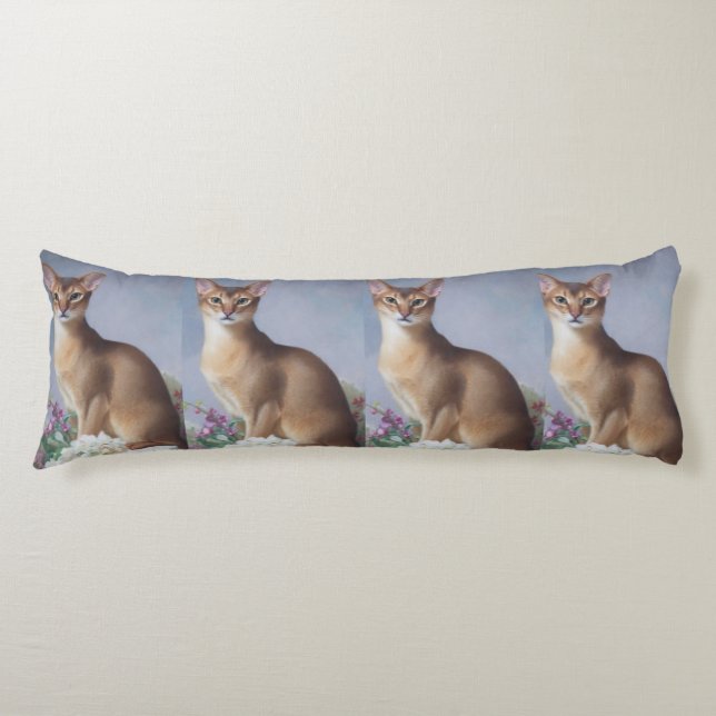 Elegancia Abisinia – Almohada de cuerpo de gato ag (Anverso)