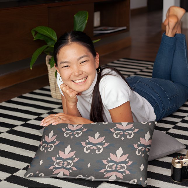 Elegancia floral gris oscura funda de almohada (Subido por el creador)