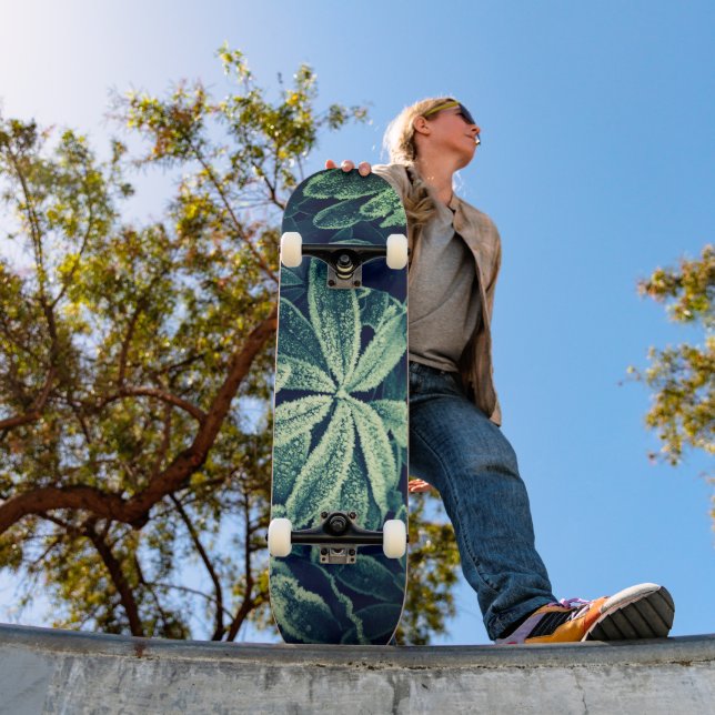 Elegancia floral: Skateboard de plantas congeladas (Exterior 1)