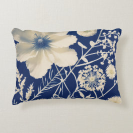 Elegancia floreciente: Cojín decorativo floral