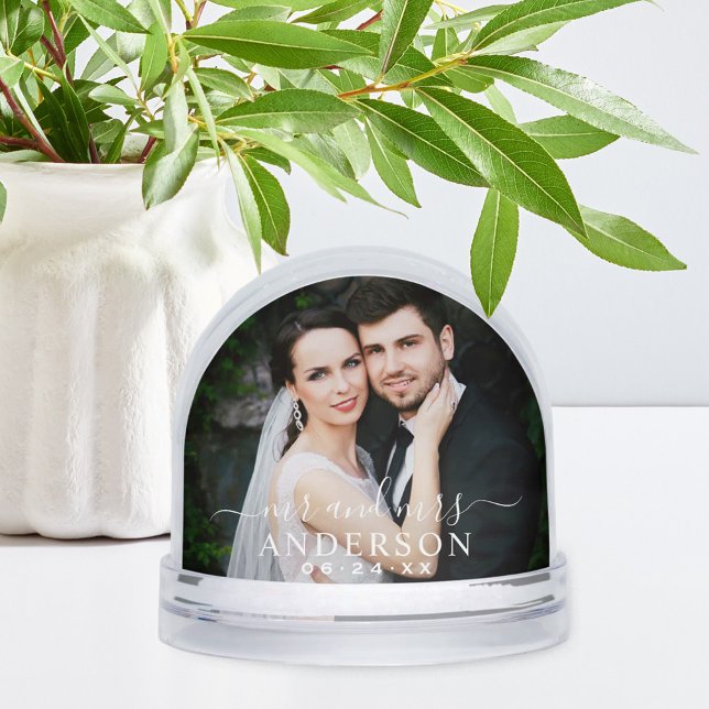 Elegant White Mr and Mrs Monogram Photo Wedding (Subido por el creador)