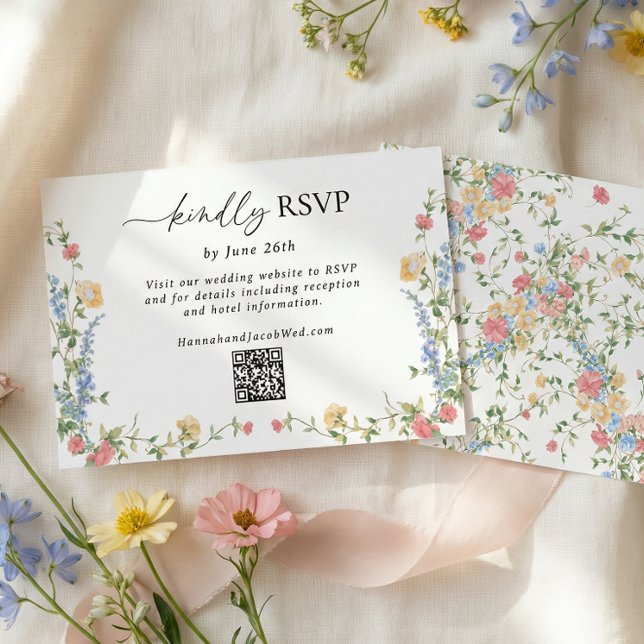 Elegant Wildflower Wedding QR Code RSVP Card (Subido por el creador)