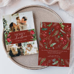 Elegante 3 foto Borgoña Roja Feliz Navidad<br><div class="desc">Esta colección cuenta con flores de color agua rojo,  bayas y vegetación de invierno con tipografía moderna y elegante,  con un patrón botánico de invierno.</div>
