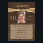 Elegante 90° cumpleaños - Invitaciones a la foto<br><div class="desc">A sus huéspedes les encantará esta invitación personalizada, marrón, dorada y paisley de 90 años con elegantes adornos de oro. Esta es una invitación perfecta. Sencilla pero festiva, la elegante, moda, clásica y elegante invitación a la fiesta de cumpleaños 90 es una manera apropiada de celebrar el cumpleaños 90 de...</div>
