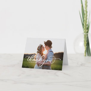 Elegante agradecimiento fotográfico con letra blan