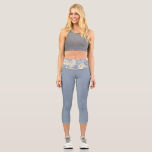 Elegante Agujero Floral Azul Dusky Capri Leggings
