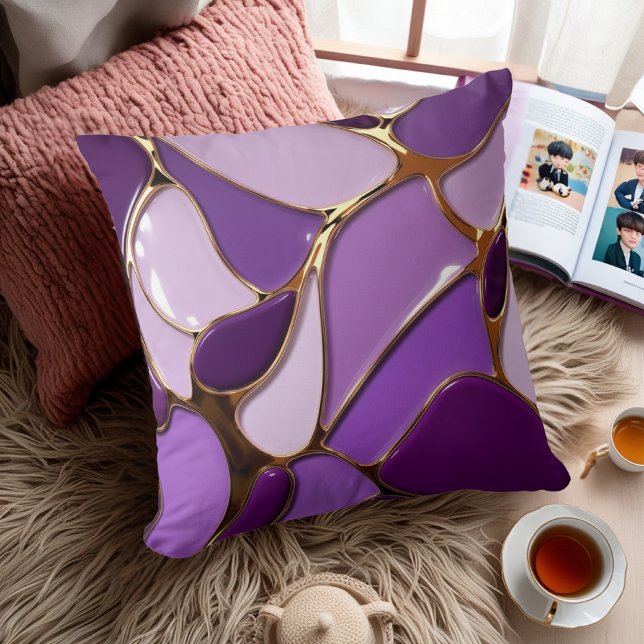 Elegante almohada púrpura y dorada abstracta (Subido por el creador)