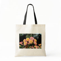 Elegante bolsa de té con rosas amarillas