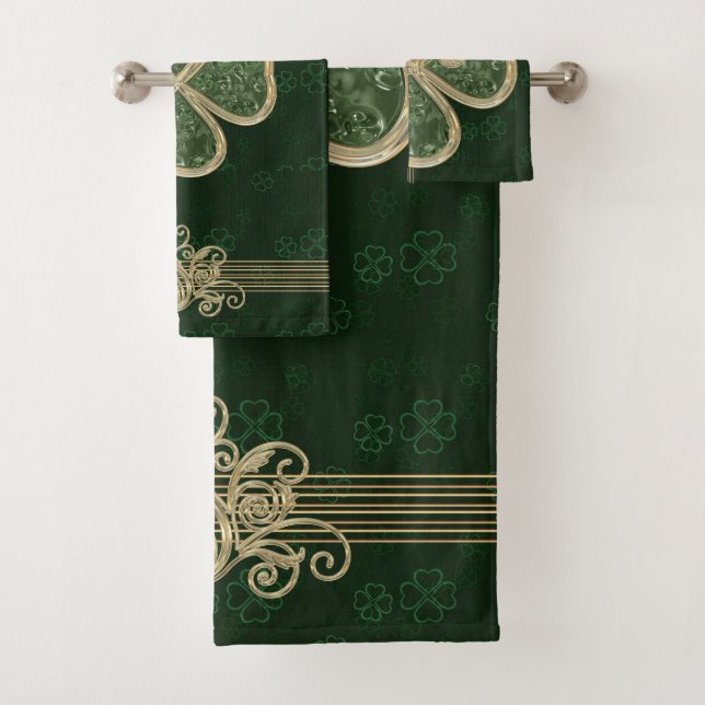 Elegante Broche de Oro y Atractivo Verde (In situ)