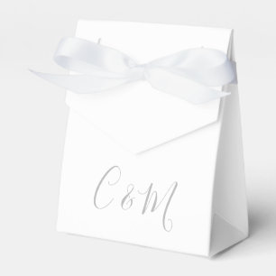 Elegante caja de favoritas de bodas de monograma p