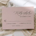Elegante caligrafía Script Dusty Rosa Wedding RSVP<br><div class="desc">Diseñada para coordinar con nuestra colección de bodas de Blooms románticos,  esta tarjeta RSVP de personalizable presenta un sólido fondo de rosa polvoriento con un elegante tipo de letra sans serif y moderno en negro. Elementos coincidentes disponibles.</div>