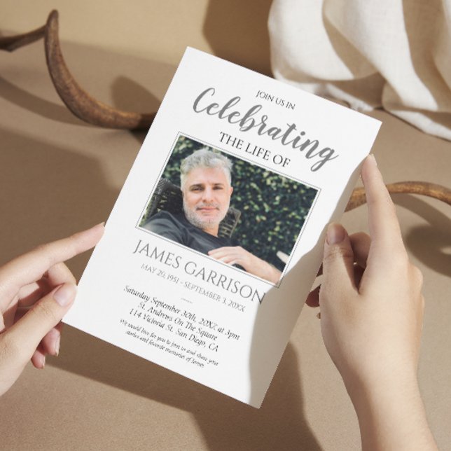 Elegante celebración gris de la invitación a la fo (Subido por el creador)