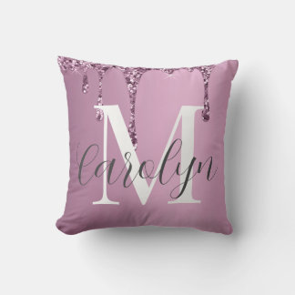 Elegante cojín decorativo rosa con brillo en gotas