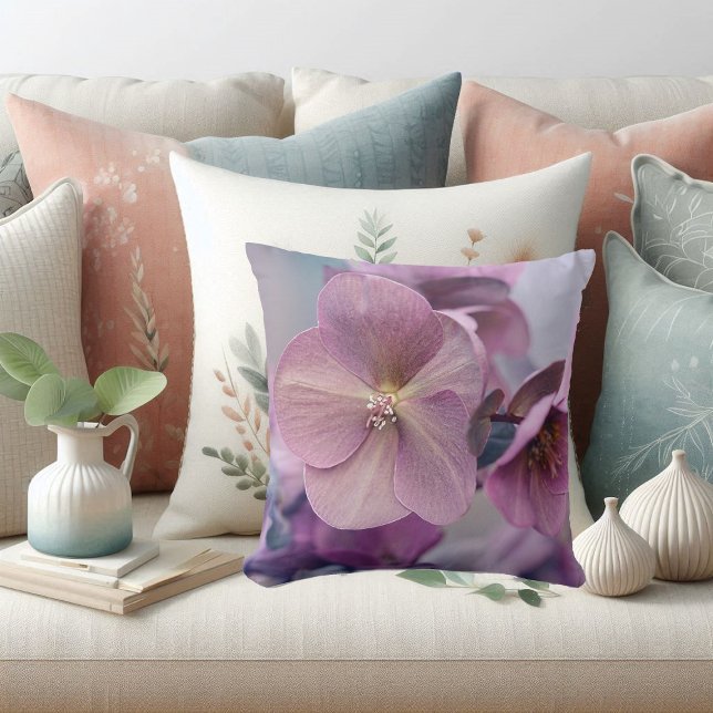 Elegante Cojín decorativo suave de flores moradas (Elegant Purple Flowers Botanical Modern Watercolor Throw Pillow)
