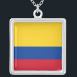 Elegante collar con bandera de Colombia<br><div class="desc">Añada un toque de orgullo colombiano a sus accesorios con nuestro exclusivo collar con la bandera de Colombia! Diseñado con meticulosa atención a los detalles, este collar es más que una elegante joya; es una celebración del rico patrimonio y orgullo cultural de Colombia. El elegante pendiente ostenta de manera prominente...</div>