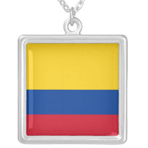 Elegante collar con bandera de Colombia
