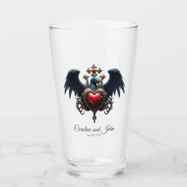 Elegante corazón gótico con pájaro de fantasía.