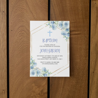 Elegante cruz azul floral bautismo niño invitación