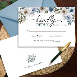 Elegante Dusty Blue Floral Wedding Tarjeta RSVP