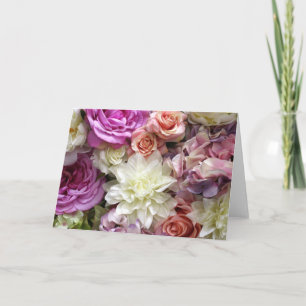 Elegante en blanco dentro de Bonito floral plegado