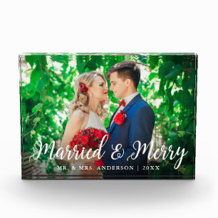 Elegante escritura Casados y Alegres Foto Boda