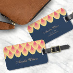 Elegante etiqueta de equipaje geométrico azul y Ru<br><div class="desc">Manténgase elegante mientras viaja con esta etiqueta de bolsos que presenta un patrón geométrico único en tonos rosa rubor. Personalice esta etiqueta con su información y para obtener más opciones, como cambiar el tipo de letra y su tamaño, haga clic en el botón "Personalizar". *Tenga en cuenta que la marca...</div>