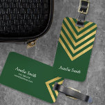 Elegante etiqueta de equipaje geométrico verde y f<br><div class="desc">Manténgase en contacto con nosotros gracias a esta etiqueta de equipaje verde con un elegante diseño geométrico de oro falso. Personalice esta etiqueta con su información y para obtener más opciones como cambiar el tipo de letra y su tamaño, haga clic en el botón "Personalizar". *Tenga en cuenta que la...</div>
