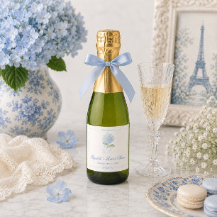 Elegante etiqueta de vino con hortensias azules pa