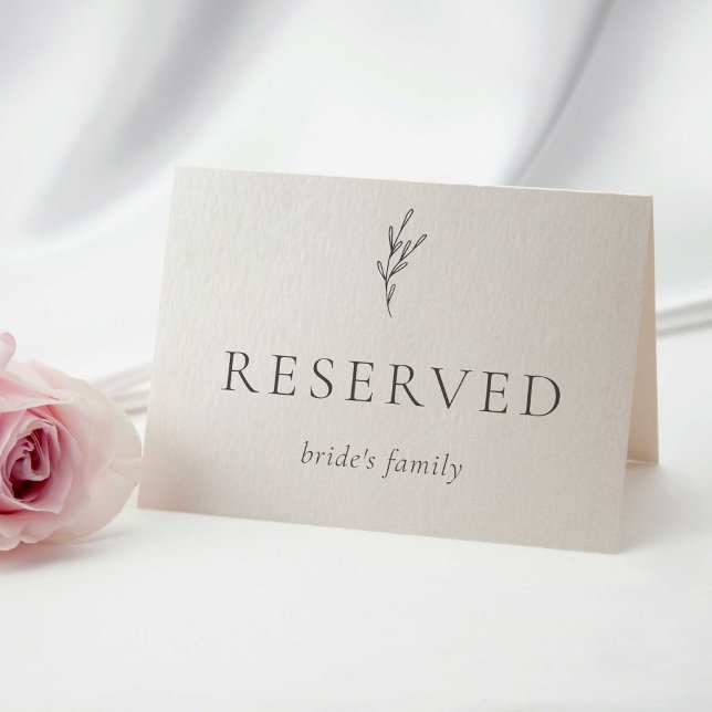 Elegante familia reservada de novias monocromas (Subido por el creador)