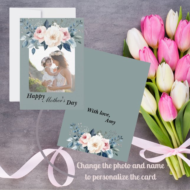 Elegante floral azul y azul claro Rubor (Surprise your mom with this elegant floral Mother's Day card!)