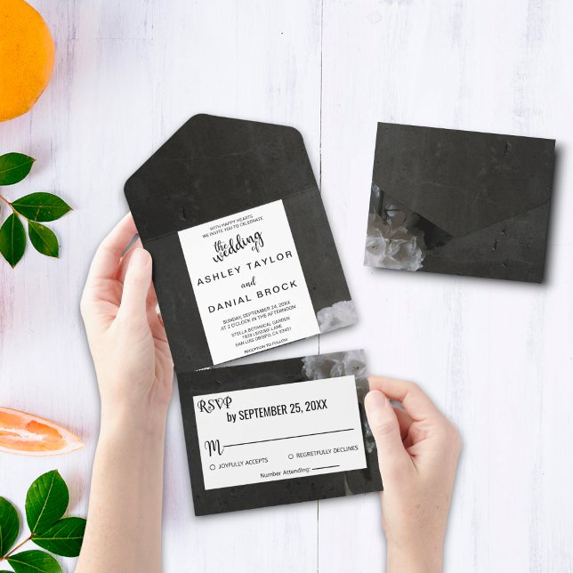 Elegante floral negra todo en una boda invitación (Subido por el creador)