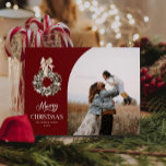 Elegante foto de Navidad de Feliz<br><div class="desc">¡Una encantadora tarjeta postal navideña con una perfecta mezcla de calidez y nostalgia que sin duda difundirá la alegría de los Navidades! 🎄 ✨ diseñado por Cava Fiesta Design</div>