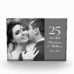 Elegante foto del 25° aniversario de Boda de Plata<br><div class="desc">Esta moda 525 aniversario de boda plata puede ser personalizada con la foto,  nombres y fechas de aniversario de la pareja especial. Diseñado por Thisisnotme©</div>