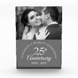 Elegante foto del 25° aniversario de Boda de Plata<br><div class="desc">Esta moda 25 aniversario de boda plata puede ser personalizada con la foto,  nombres y fechas de aniversario de la pareja especial. Diseñado por Thisisnotme©</div>